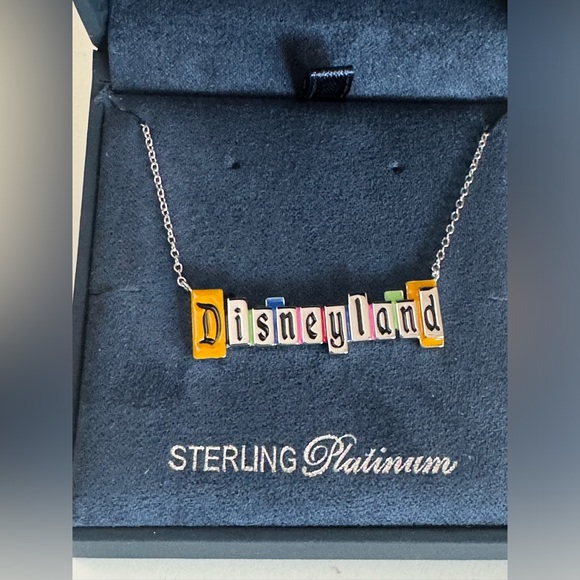 Crislu Disneyland marquee necklace - Picture 2 of 4
